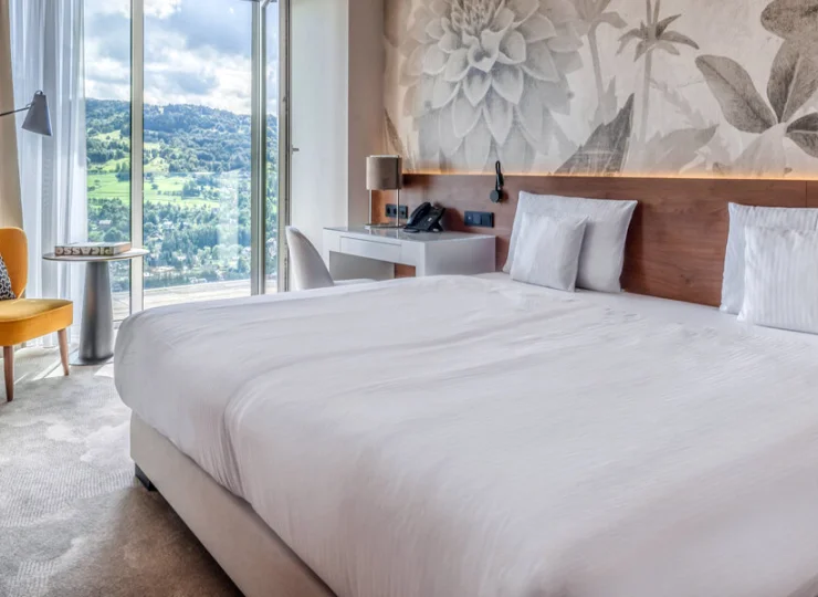 Na gości czekają komfortowe i bogato wyposażone pokoje