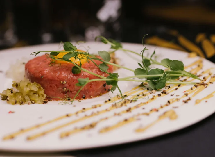 W menu restauracji są dania kuchni regionalnej