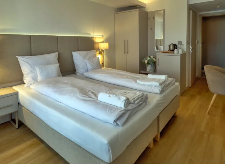 Dodatkowo w pokojach studio znajduje się minibarek