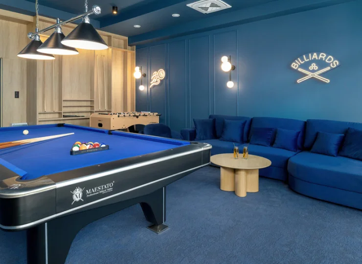 Jest tutaj nowoczesna sala bilardowa