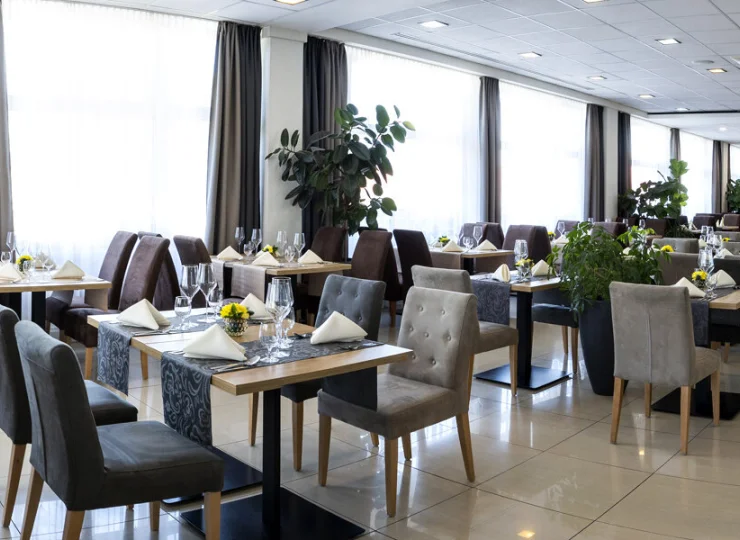 Goście apartamentów są zapraszani na posiłki do hotelu Velka Fatra