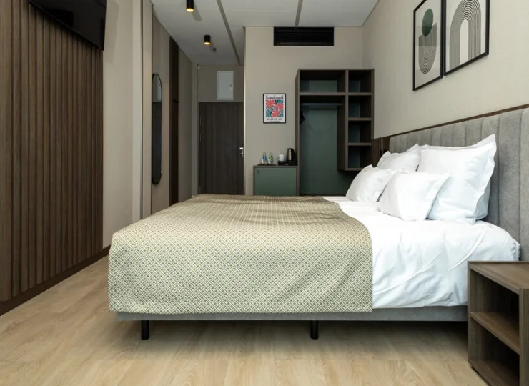 W pokojach znajdują się wygodne miejsca do pracy