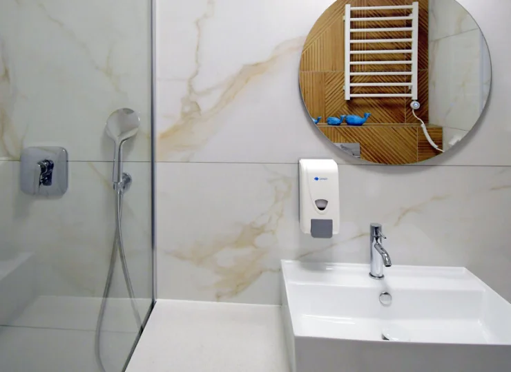 Łazienki, tak jak apartamenty, są nowoczesne i komfortowe