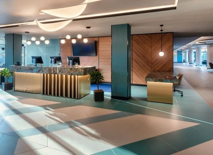 Dzięki niedawnemu remontowi hotel oferuje nowoczesne i designerskie wnętrza
