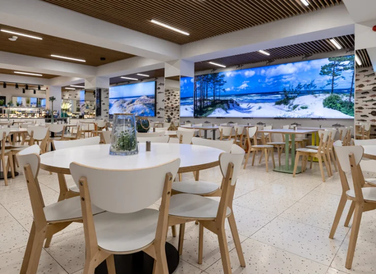 W resorcie mieści się restauracja, kawiarnia, bistro i słodki kącik