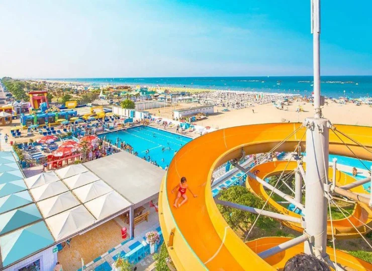 Hotel Cosmopol oferuje w pakiecie wstęp do Parku Diamanti Village (raz na pobyt)