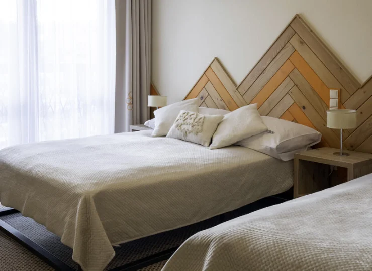 Dekoracyjne wzory na ścianach dodają wnętrzom charakteru