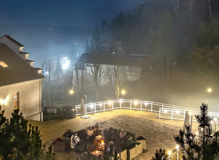Zimą okolica hotelu jest jak z baśni