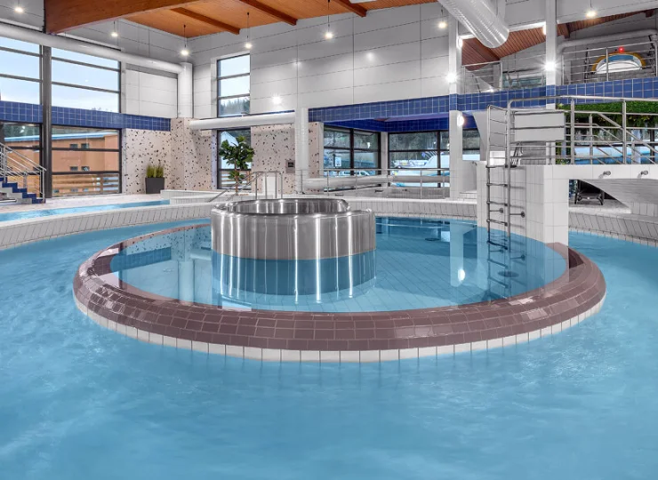 W parku wodnym jest basen rekreacyjny, jacuzzi i inne wodne atrakcje