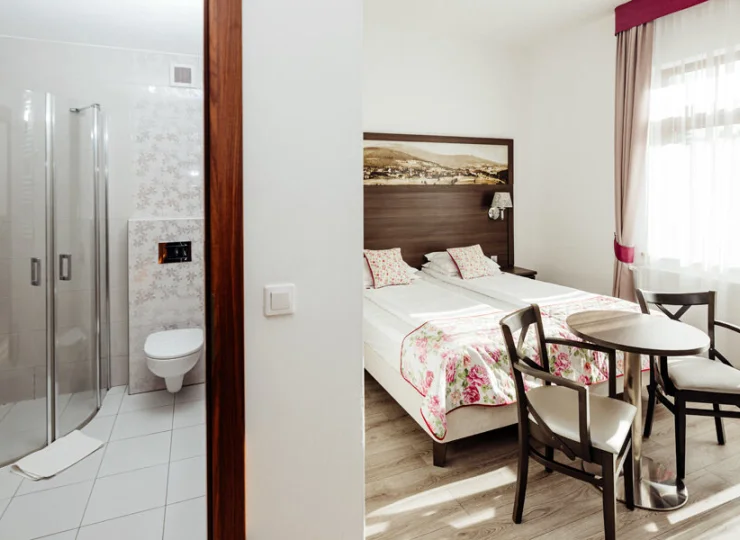 Każdy pokój ma oczywiście własną łazienkę