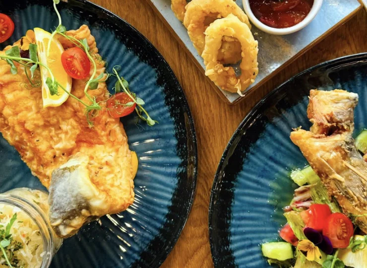 W menu restauracji znajdziecie różne potrawy z morza