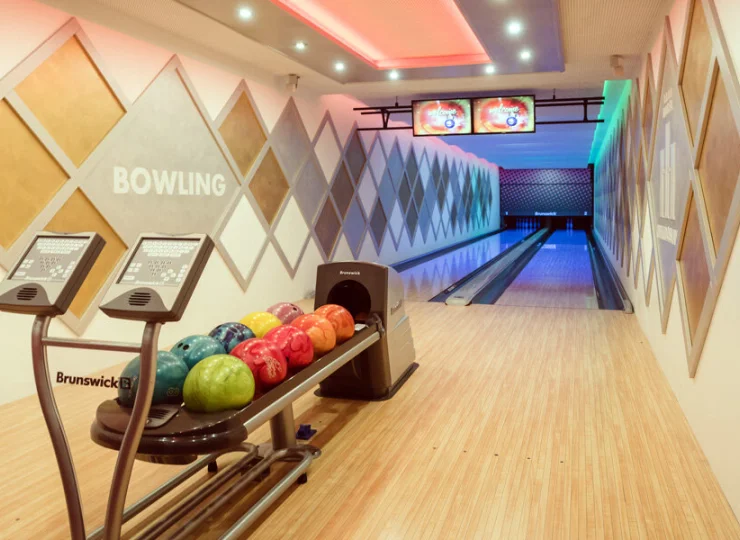 W hotelu jest także dwutorowa kręgielnia