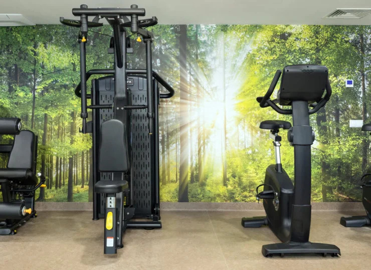 Aktywnych gości ucieszy dobrze wyposażona siłownia