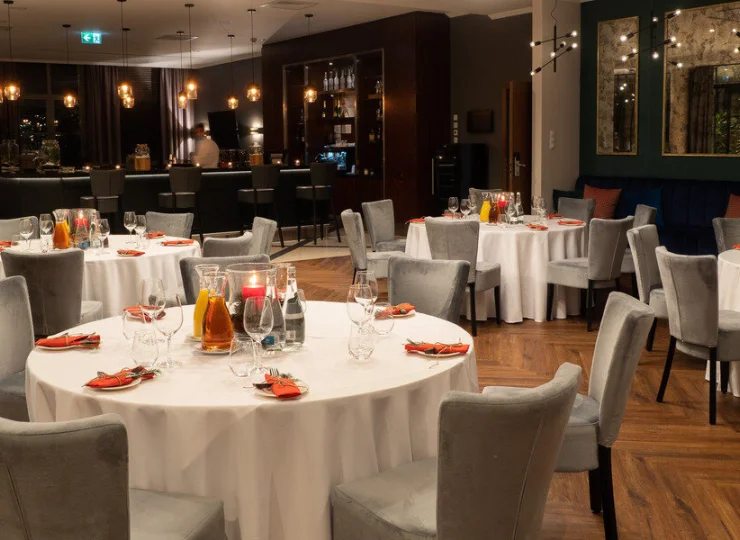 Od południa hotel serwuje dania z karty