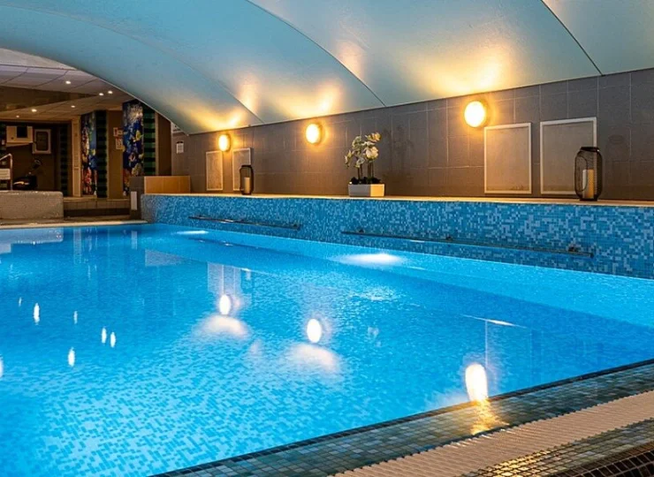 Palota to hotel z basenem w górach