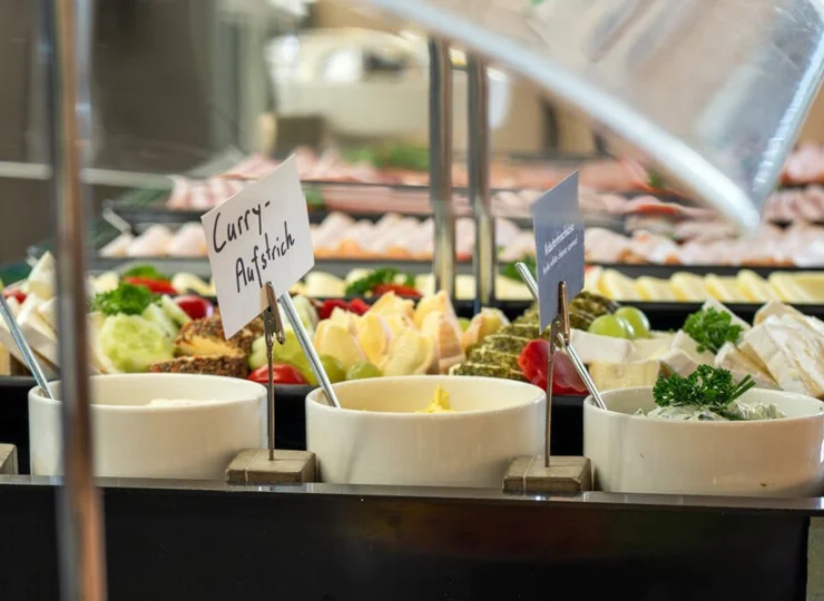 Śniadanie jest organizowane w formie bufetu