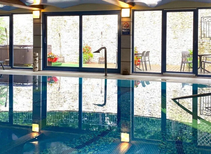 Hotel Centuria w Ogrodzieńcu z basenem