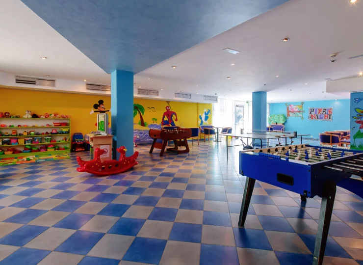 Na parterze resortu znajduje się klub dla dzieci z wieloma atrakcjami