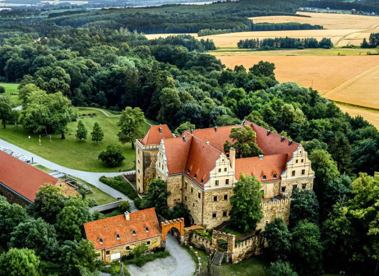 Hotel mieści się zaledwie 50 km na południe od Wrocławia