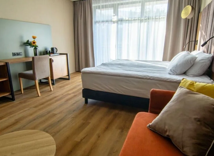 Apartamenty mają balkon i są klimatyzowane