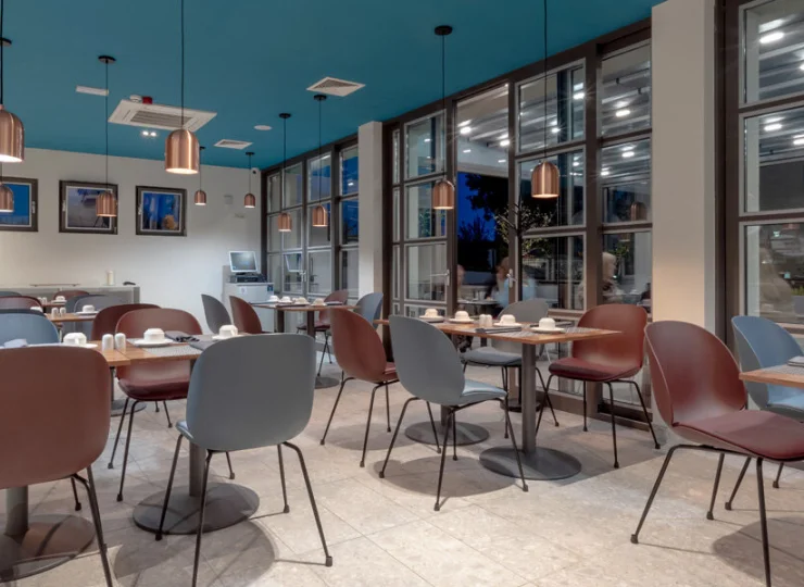 W hotelu znajduje się restauracja bufetowa