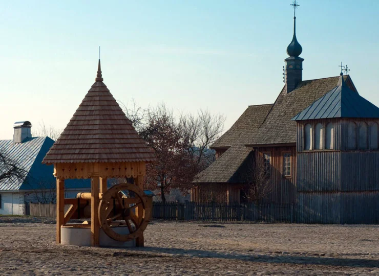 Hotel mieści się zaledwie 5 km od atrakcyjnego skansenu Muzeum Wsi Lubelskiej