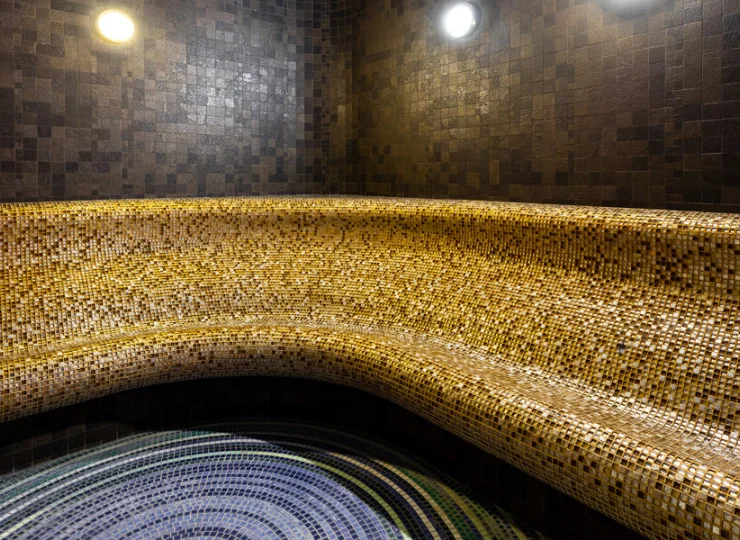 Tutejsze łaźnie pozwalają na dogłębny relaks