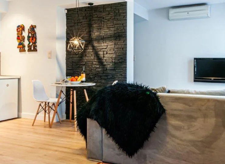 Każdy apartament (nawet studio) ma część dzienną z aneksem kuchennym