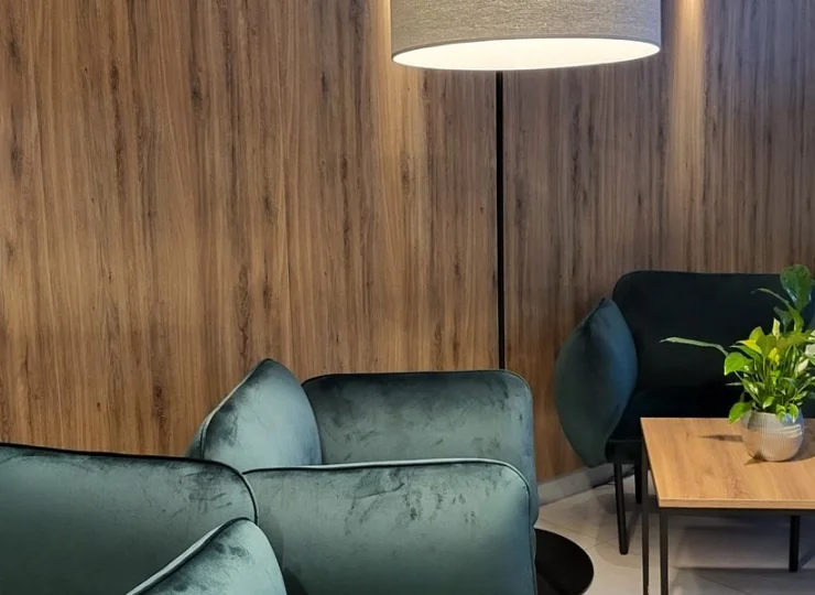 Którą można wygodnie wypić przy stoliku