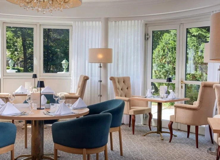 Tematyczne bufety w restauracji zapewniają różnorodność kulinarną