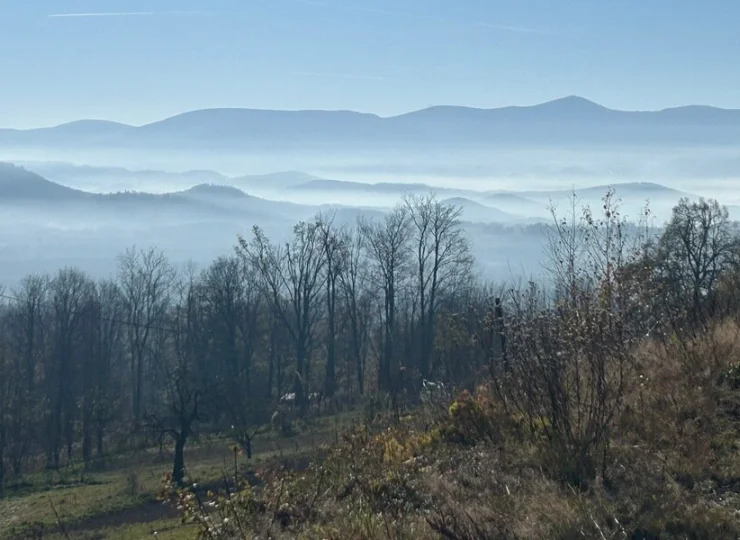 Widoki na Karkonosze zachwycają tutaj bez względu na porę roku