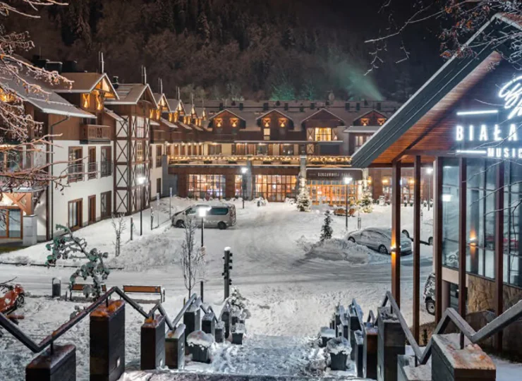 Na terenie resortu rozgrzewa klub muzyczny Biała Woda