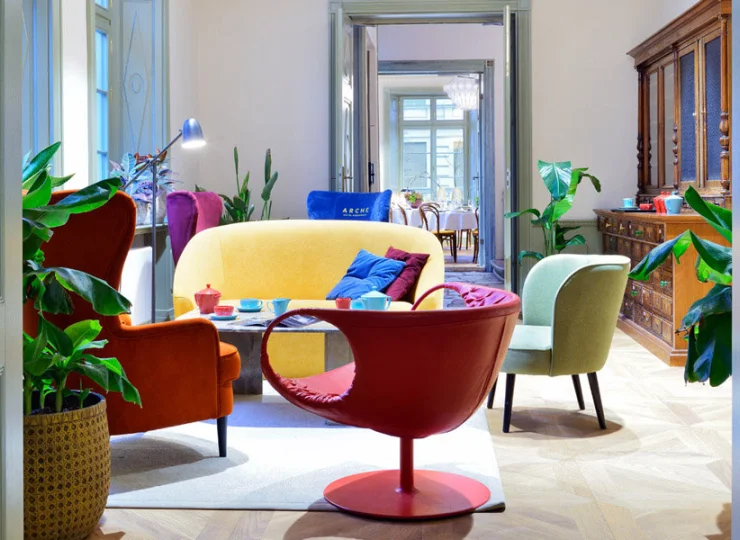 Nowocześnie kolorowe foyer sali Boardroom