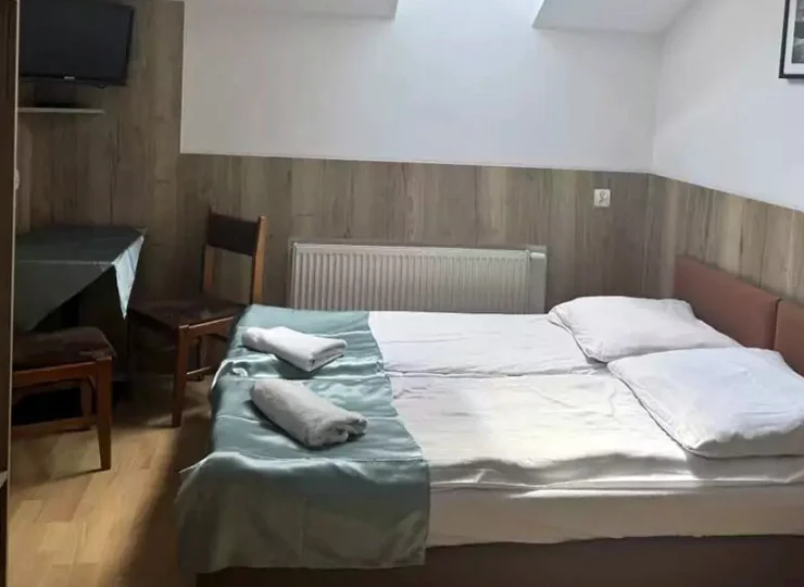 Na gości czekają wygodne pokoje także w bocznym budynku