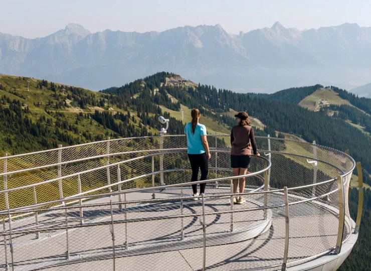 Hotel stanowi idealną bazę wypadową dla letnich urlopów