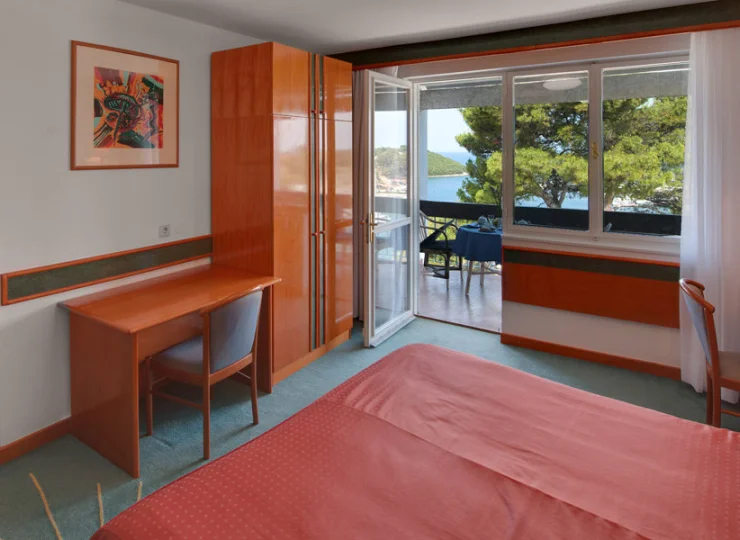 Apartamenty są dwupokojowe, z wydzieloną sypialnią i częścią dzienną