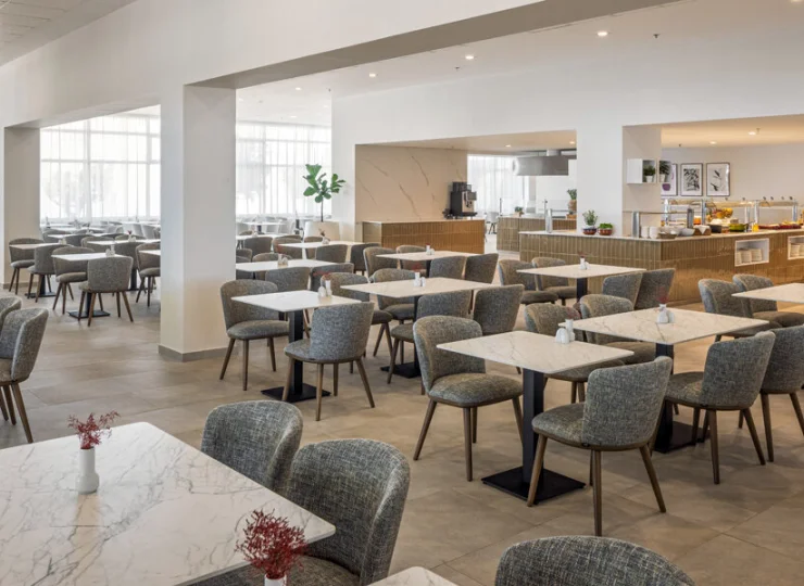 Restauracja bufetowa jest bardzo przestronna