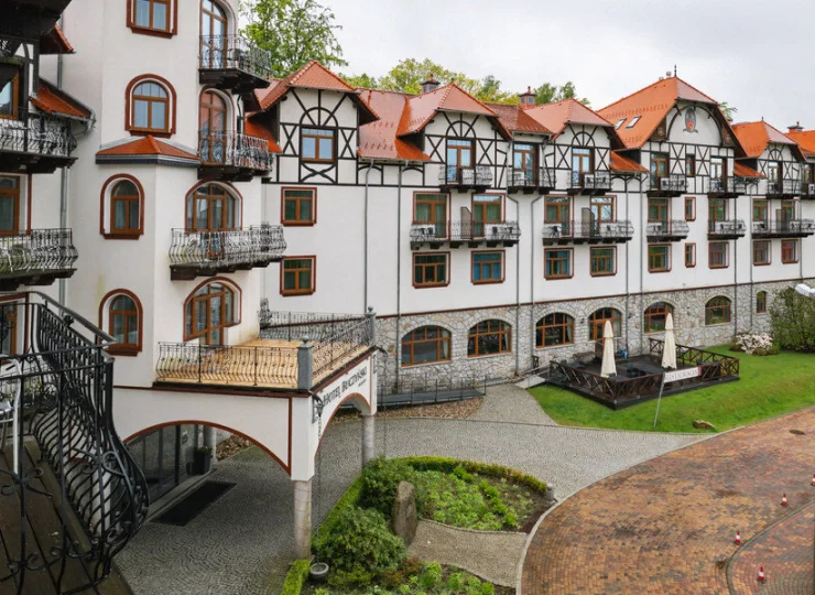 Hotelowy dziedziniec