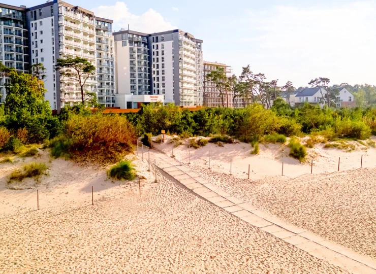Porta Mare Active & Spa Resort wyrasta ponad plażę w Dziwnówku