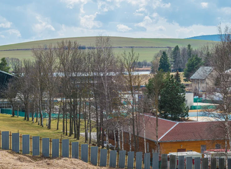 Hotel bezpośrednio sąsiaduje z kąpieliskiem termalnym