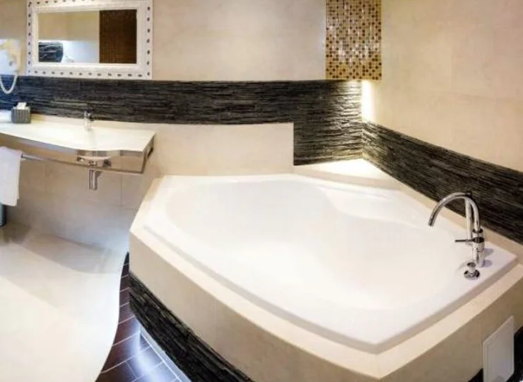W łazience apartamentu jest także wanna