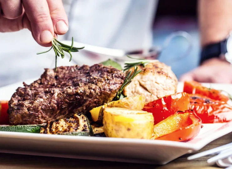 Restauracja Zielone Wzgórze to kulinarna podróż pełna tradycji i nowoczesności