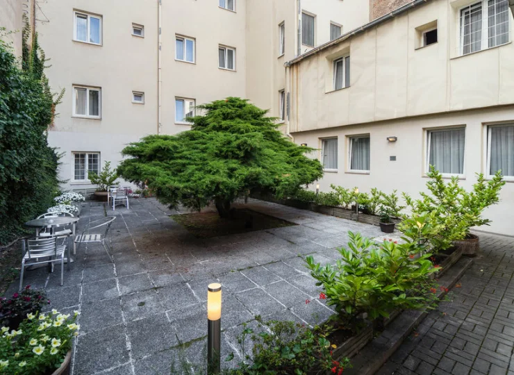 Hotelowy dziedziniec