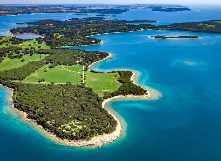 Veli Brijun to największa wyspa archipelagu Brijuni, leży na wysokości Istrii