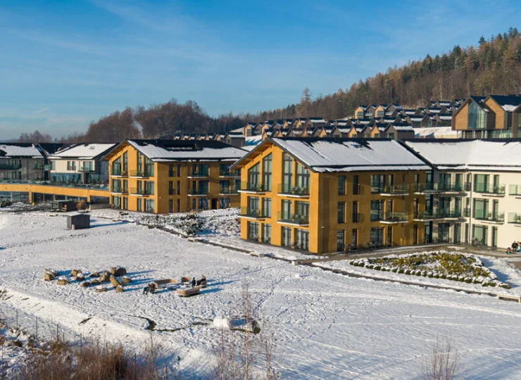 Rozległy teren hotelu zapewnia ciszę, spokój i intymność