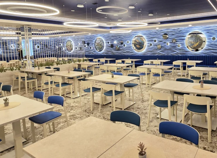 Jadalnia jest przestronna i spokojnie mieści wszystkich gości