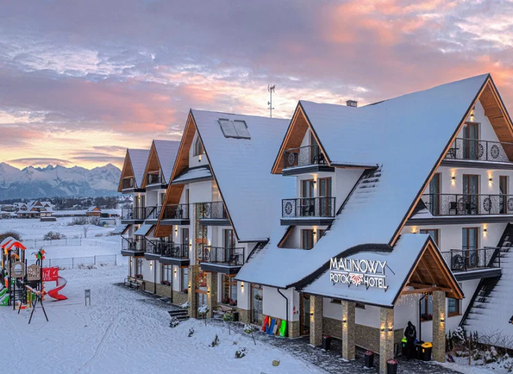 Hotel znajduje się blisko wyciągu narciarskiego na Kotelnicy