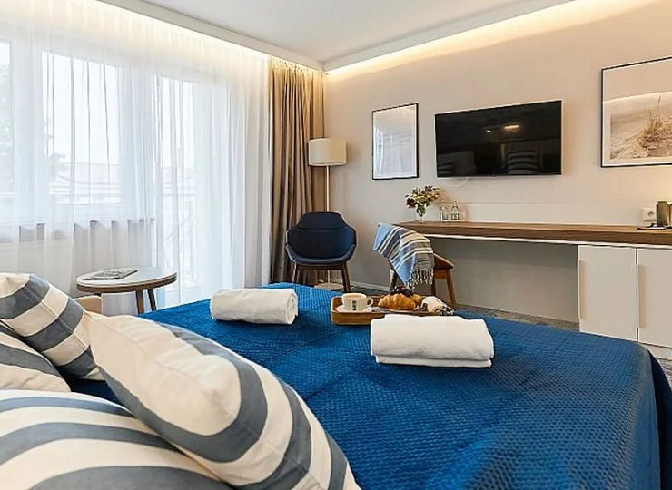 Pokoje są urządzone nowocześnie i ze smakiem