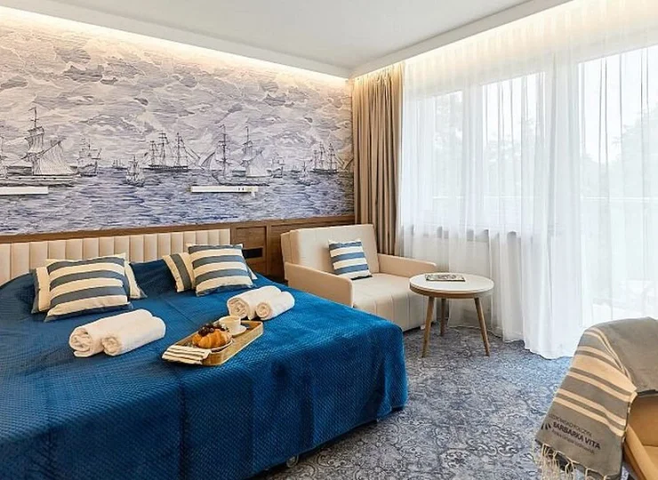 Wyposażono je m.in. w lodówkę, sejf, smart TV