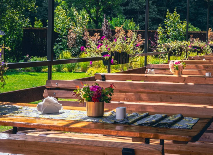 W ciepłe dni można korzystać z tarasu